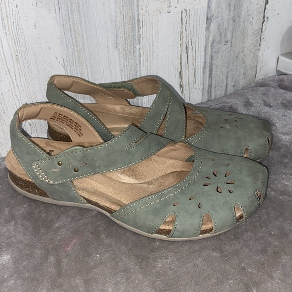 0704 Earth Green Sandals Comfortable Slip-On Design - Picture 9 of 10